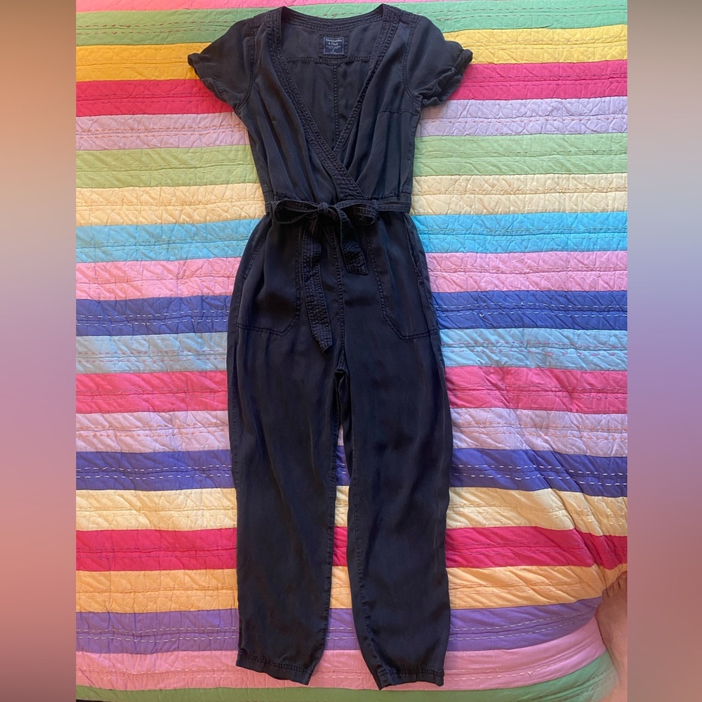 Abercrombie‎ & Fitch Charcoal Ankle Jumpsuit - Picture 3 of 9